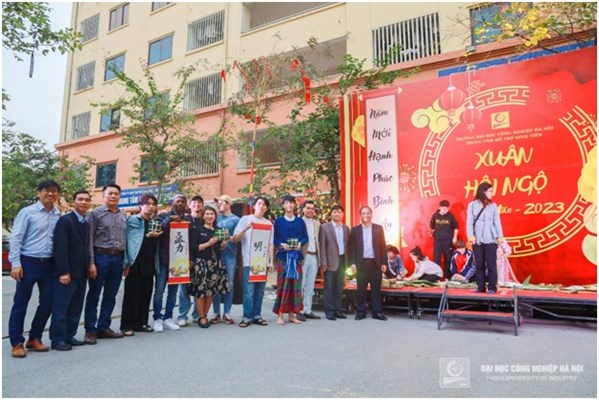 Xuân hội ngộ 2023:Lưu học sinh quốc tế trải nghiệm văn hóa Tết cổ truyền Việt Nam