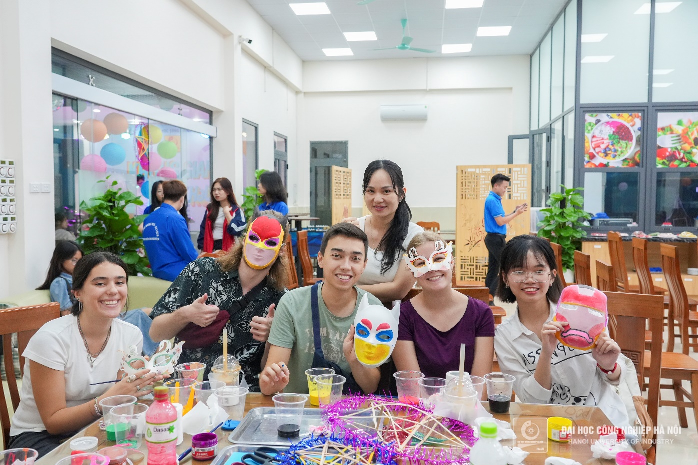 Tết Đoàn viên - Tết của tình thân: Cơ hội khám phá và trải nghiệm văn hoá Việt của sinh viên quốc tế