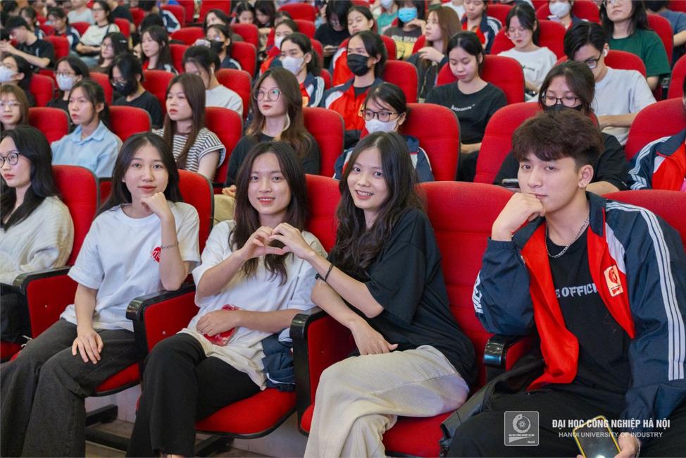 Sinh viên Đại học Công nghiệp Hà Nội sống chủ động & tích cực!