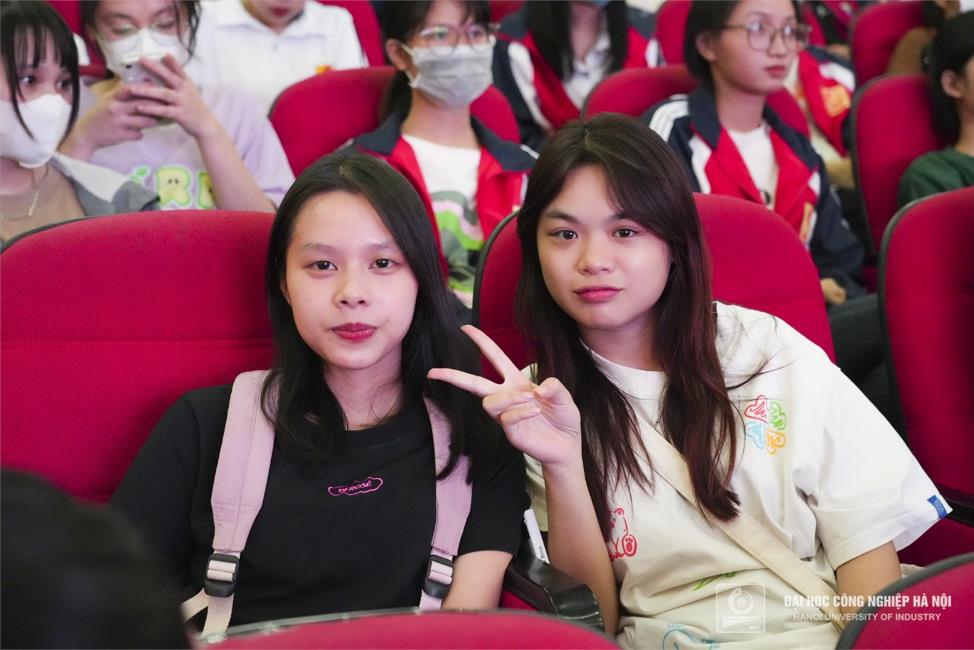 Sinh viên Đại học Công nghiệp Hà Nội sống chủ động & tích cực!