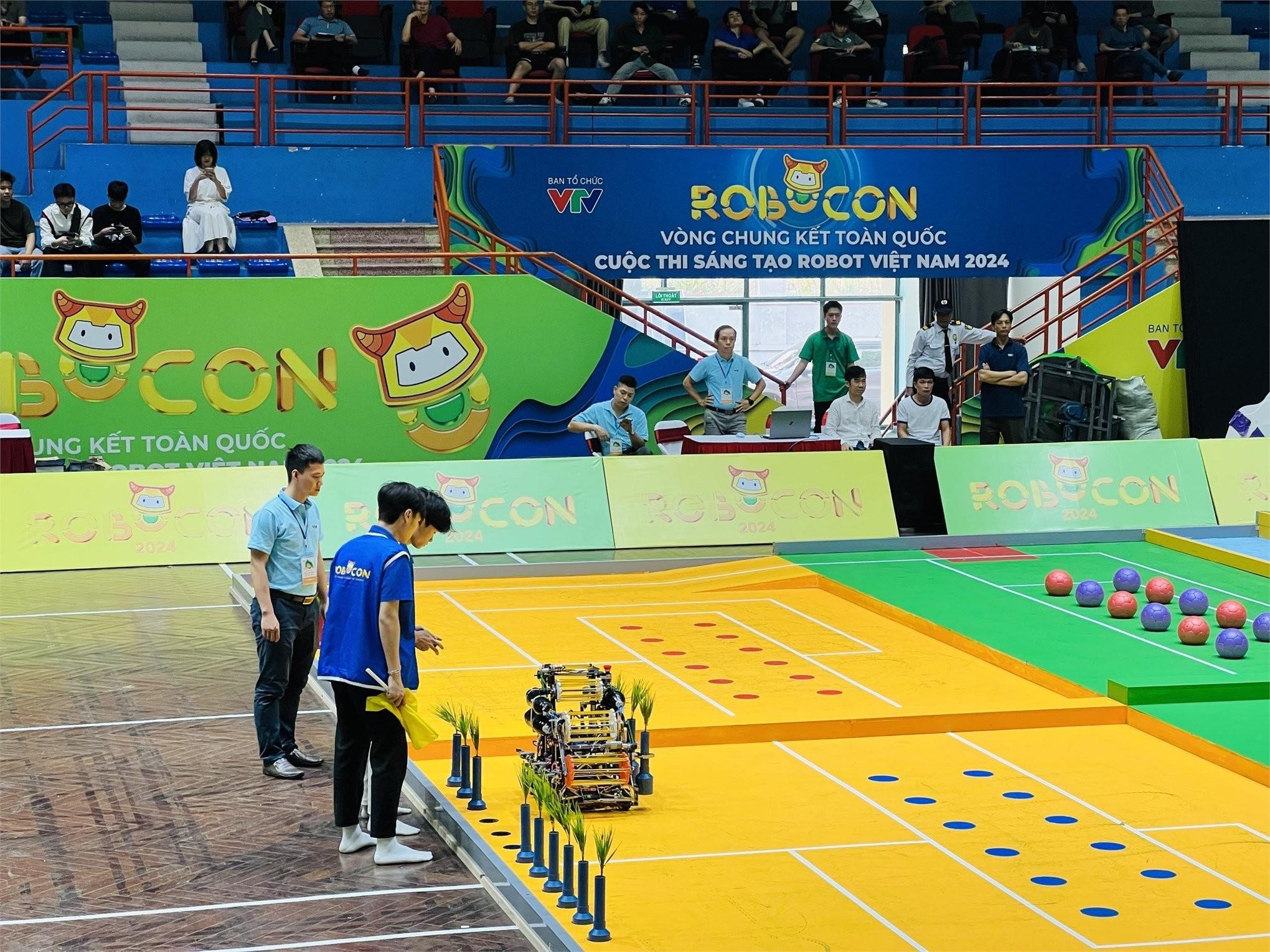 03 đội Robocon Trường Đại học Công nghiệp Hà Nội tham dự vòng chung kết cuộc thi Sáng tạo Robot Việt Nam 2024