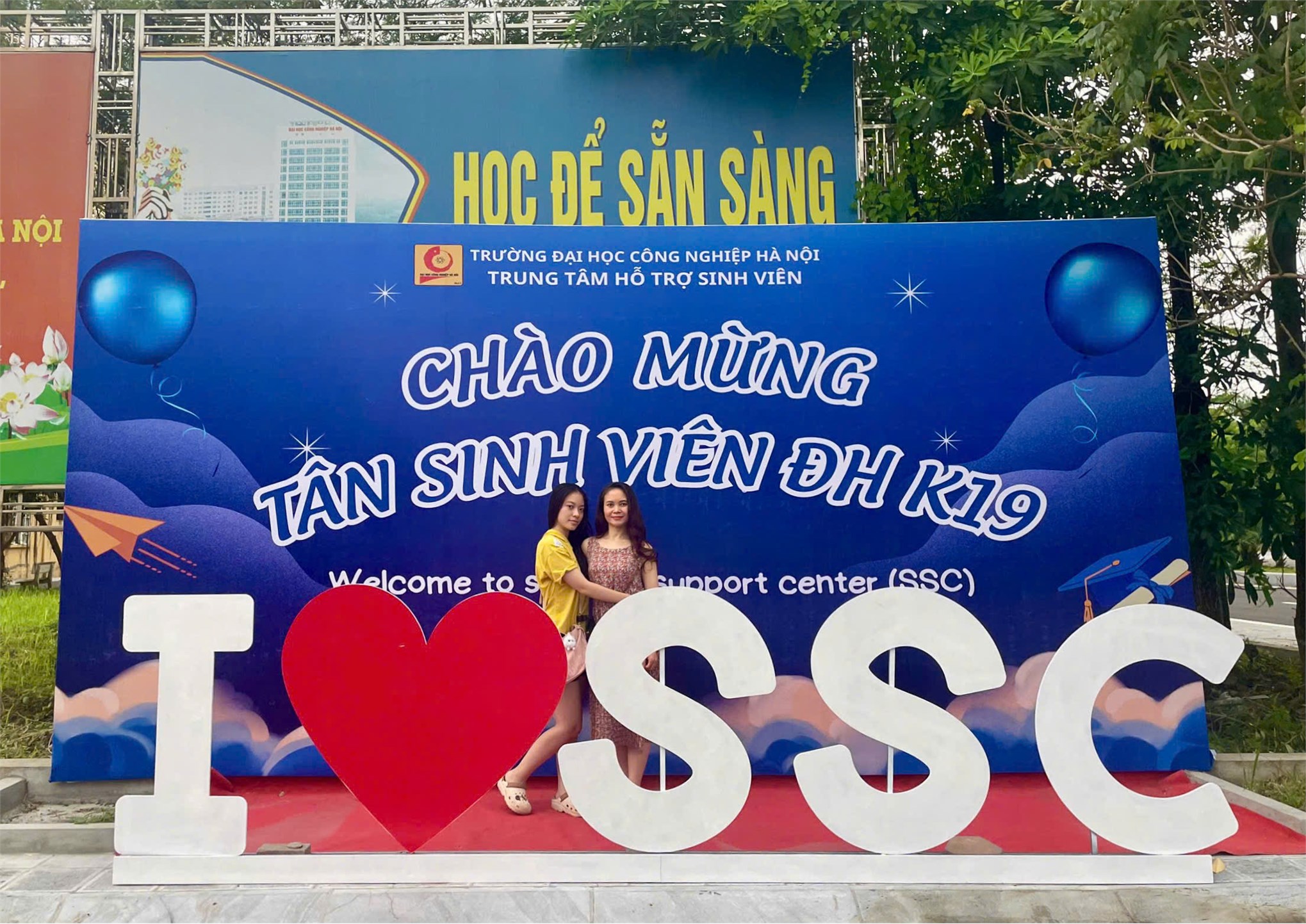 Trung tâm Hỗ trợ sinh viên chào đón hơn 1500 tân sinh viên vào ở nội trú