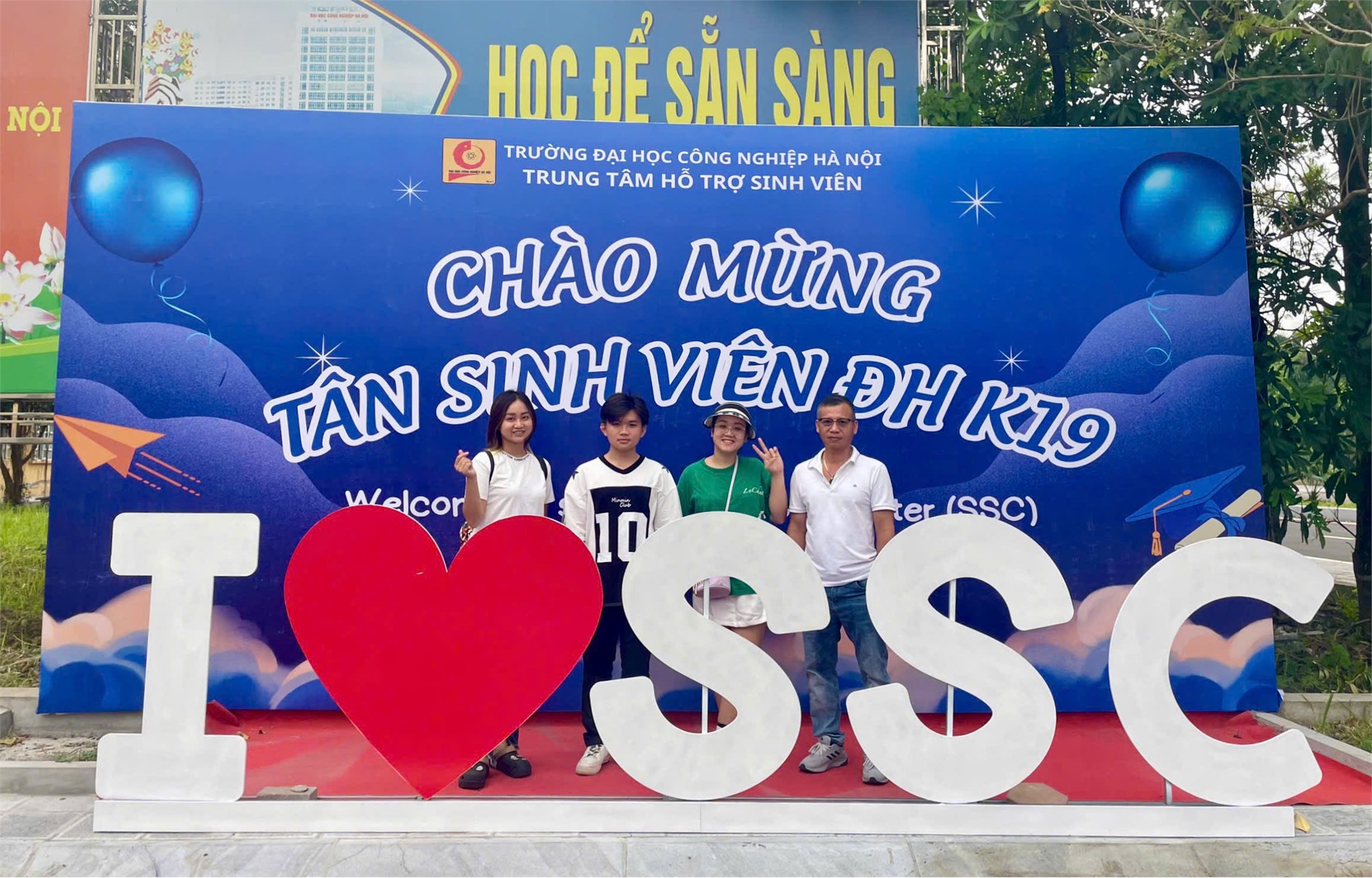 Trung tâm Hỗ trợ sinh viên chào đón hơn 1500 tân sinh viên vào ở nội trú