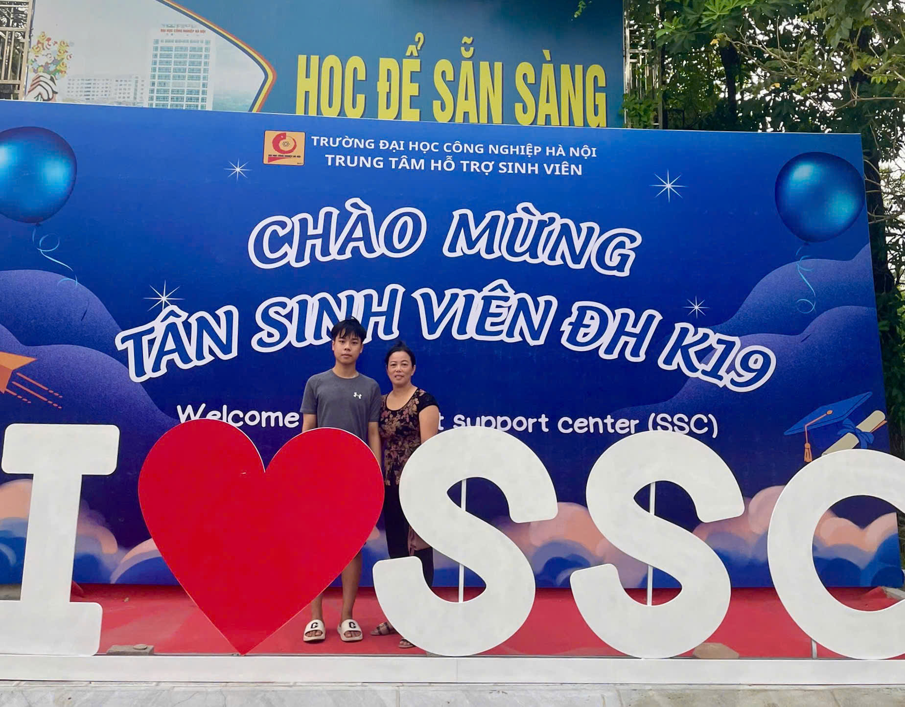 Trung tâm Hỗ trợ sinh viên chào đón hơn 1500 tân sinh viên vào ở nội trú