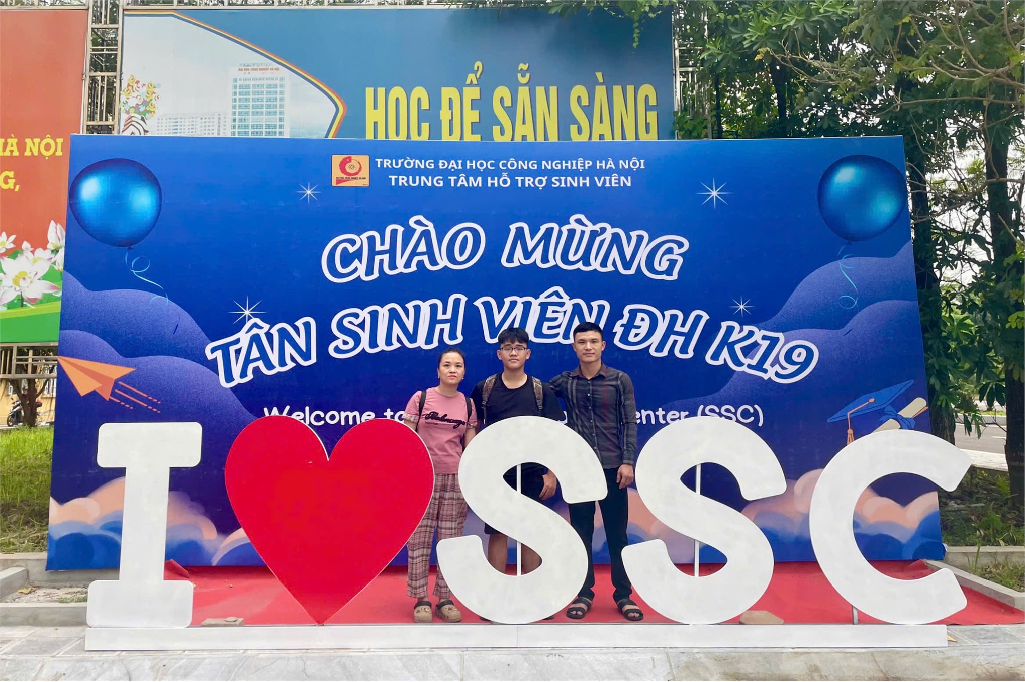 Trung tâm Hỗ trợ sinh viên chào đón hơn 1500 tân sinh viên vào ở nội trú