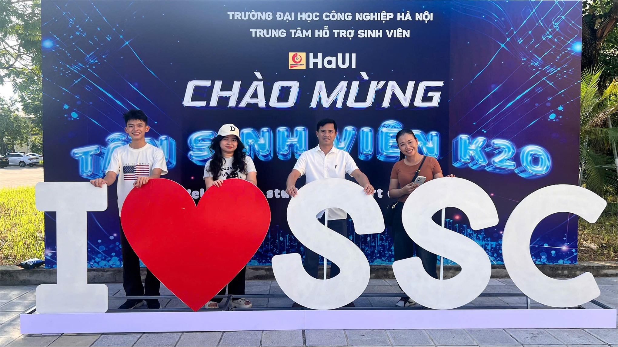 CHÀO MỪNG TÂN SINH VIÊN ĐẠI HỌC KHÓA 20 VÀ CAO ĐẲNG KHÓA 27 VỀ NGÔI NHÀ CHUNG HaUI