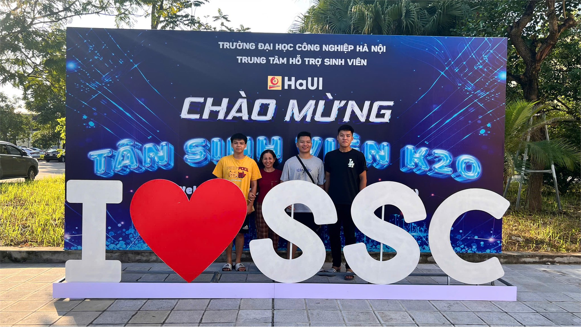 CHÀO MỪNG TÂN SINH VIÊN ĐẠI HỌC KHÓA 20 VÀ CAO ĐẲNG KHÓA 27 VỀ NGÔI NHÀ CHUNG HaUI