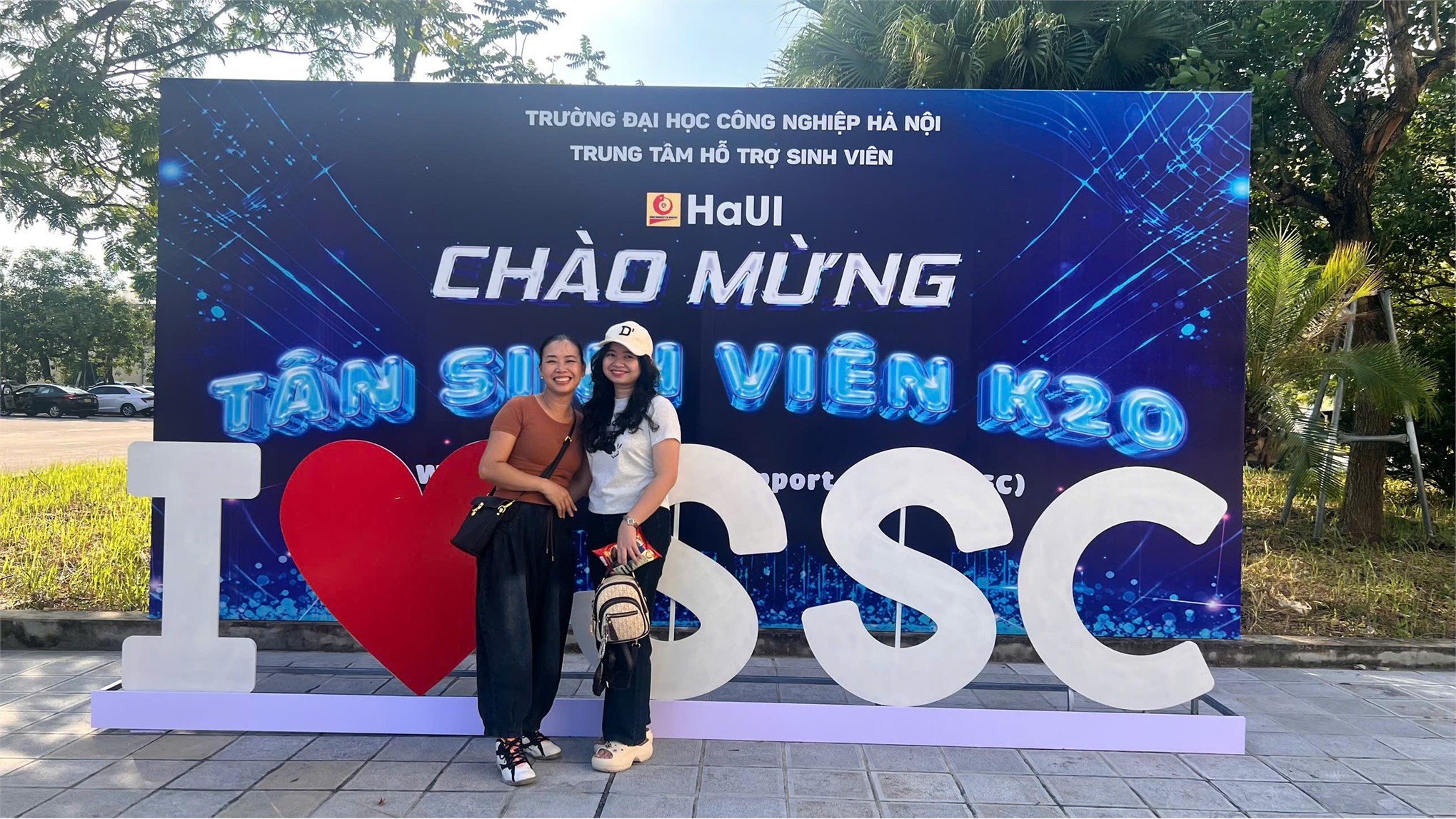 CHÀO MỪNG TÂN SINH VIÊN ĐẠI HỌC KHÓA 20 VÀ CAO ĐẲNG KHÓA 27 VỀ NGÔI NHÀ CHUNG HaUI
