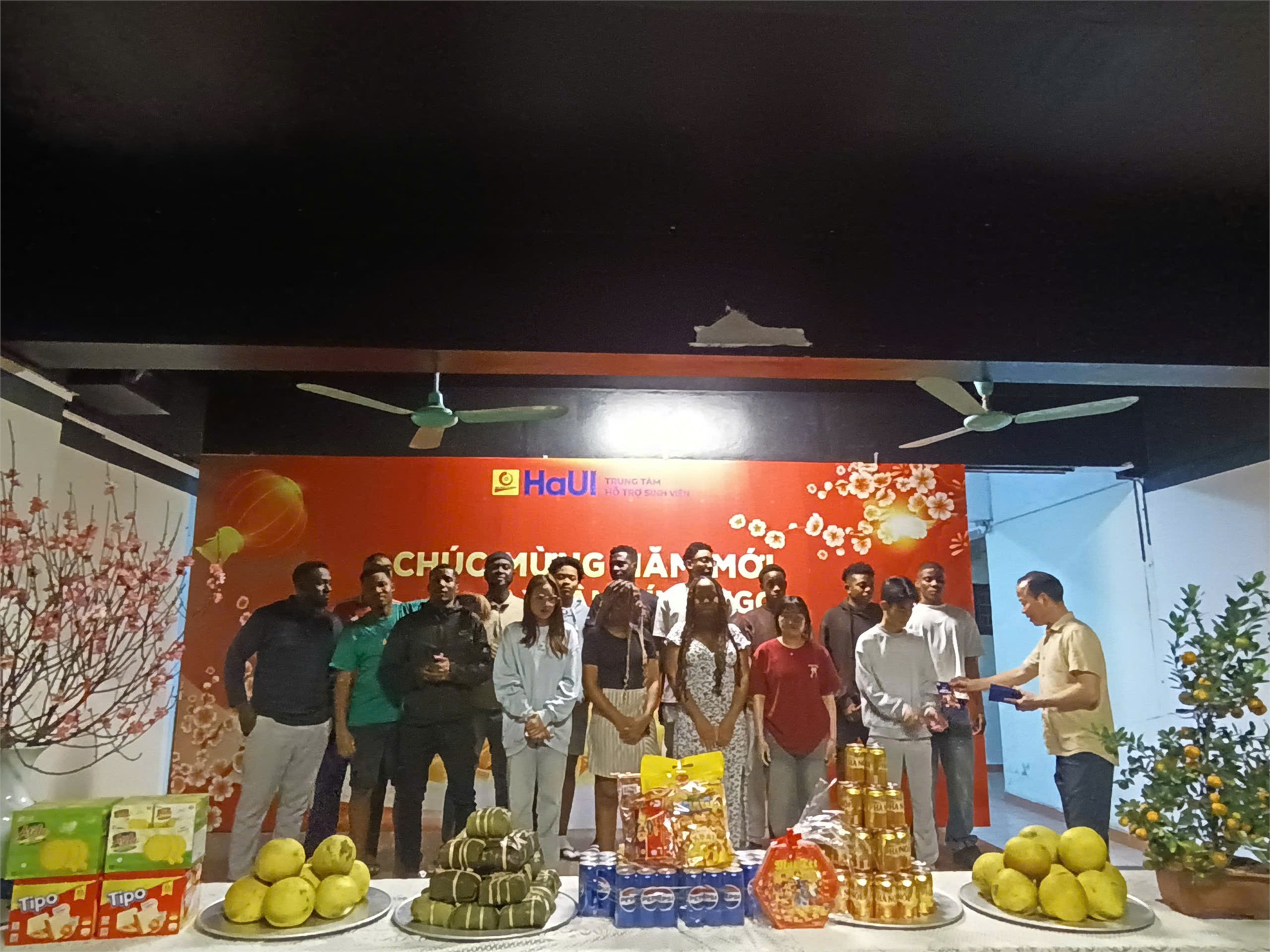 Ấm áp Xuân Bính Ngọ 2026 cùng lưu học sinh tại Ký túc xá - Trung tâm Hỗ trợ Sinh viên, Đại học Công nghiệp Hà Nội