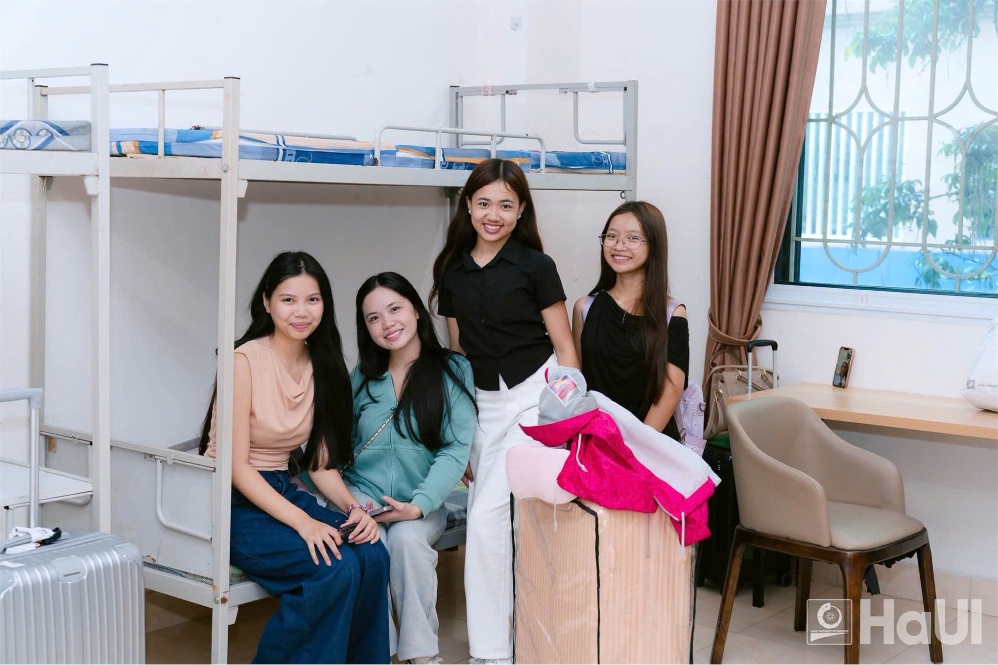 Đón đoàn sinh viên Philippines đến học tập và lưu trú tại HaUI
