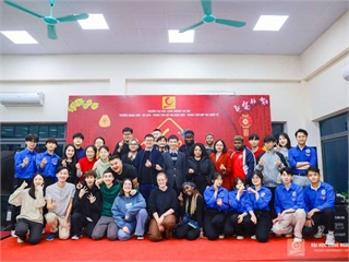 Xuân hội ngộ 2024: Sinh viên, tình nguyện viên quốc tế hào hứng tham gia trải nghiệm tìm hiểu phong tục Tết Việt