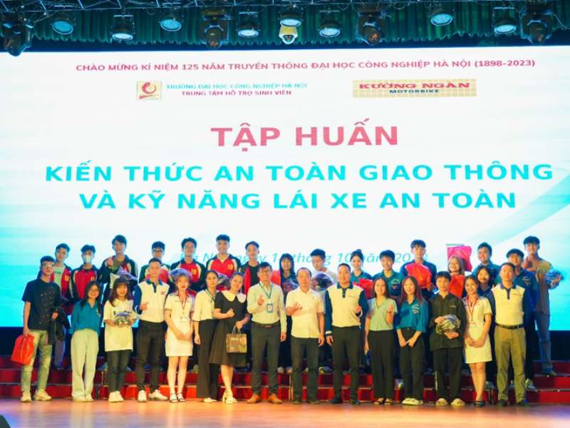 Sôi nổi chương trình tập huấn kiến thức an toàn giao thông và kỹ năng lái xe an toàn